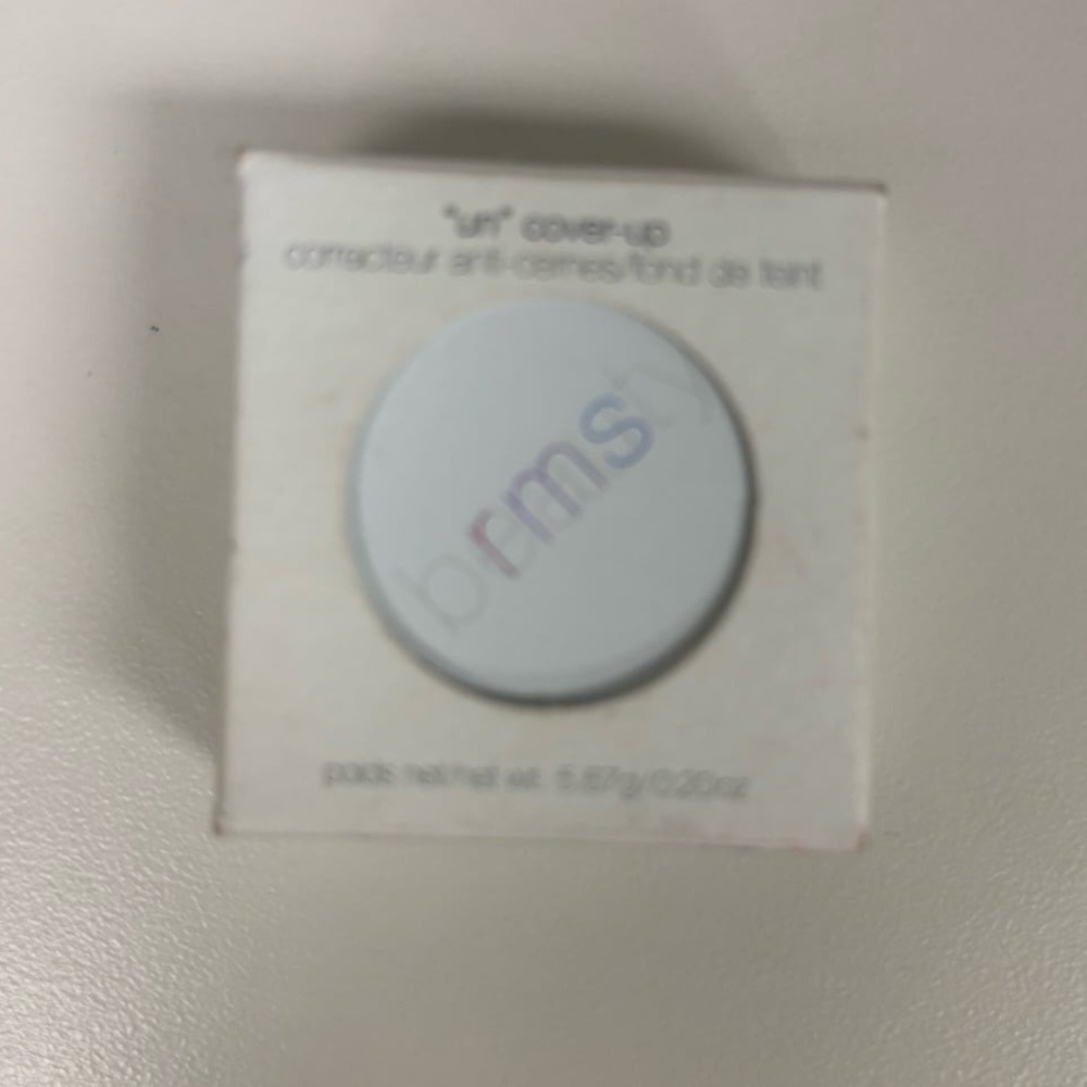 RMS beauty un cover up concealer in 000